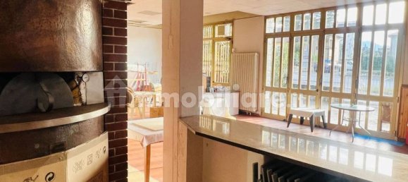 11 غرف نوم فيلا في Maccagno con Pino e Veddasca, Italy رقم 178386 39