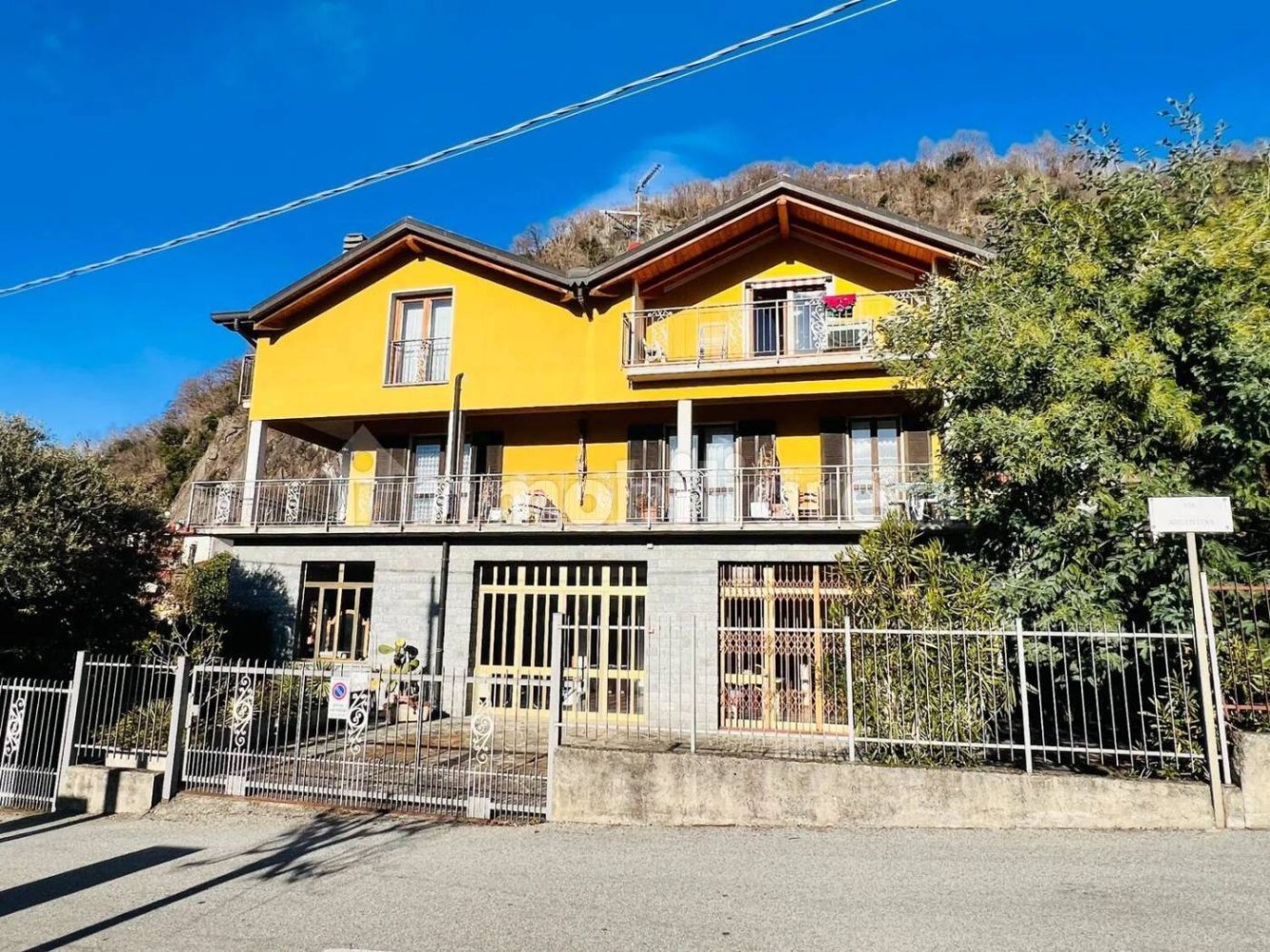 11 غرف نوم فيلا في Maccagno con Pino e Veddasca, Italy رقم 178386