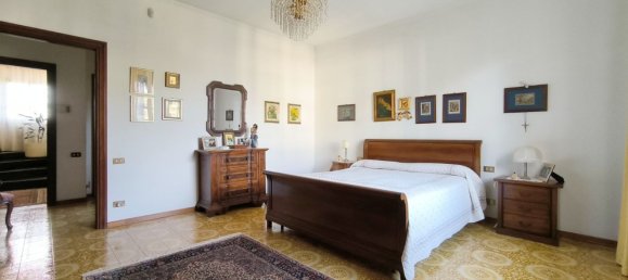 11 rooms Villa in Carrara, Italy No. 48373 50