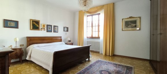 11 rooms Villa in Carrara, Italy No. 48373 48