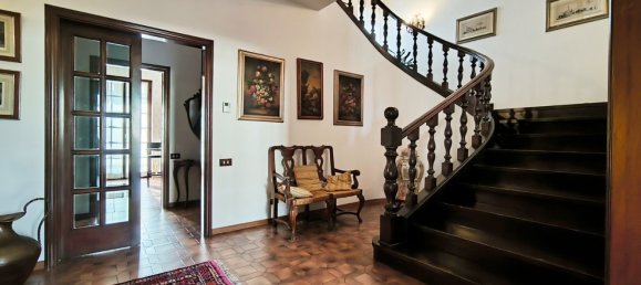 11 rooms Villa in Carrara, Italy No. 48373 7