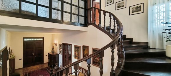 11 rooms Villa in Carrara, Italy No. 48373 2