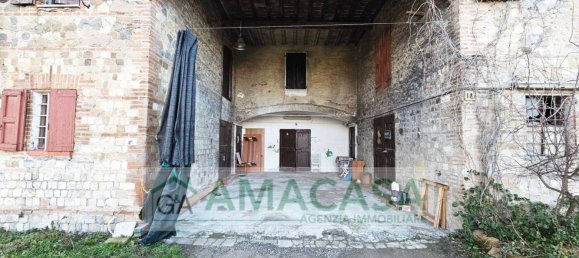 Дом с 12 спальнями в Казальгранде, Италия № 146227 9