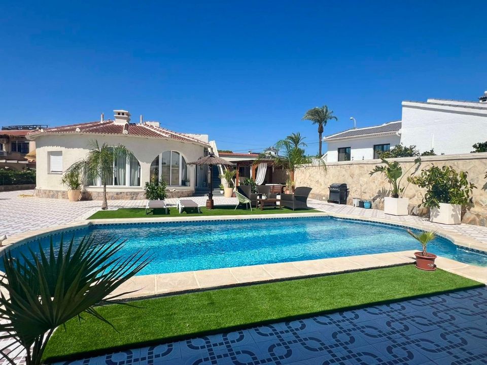 4 bedrooms Villa in Ciudad Quesada, Spain No. 194968
