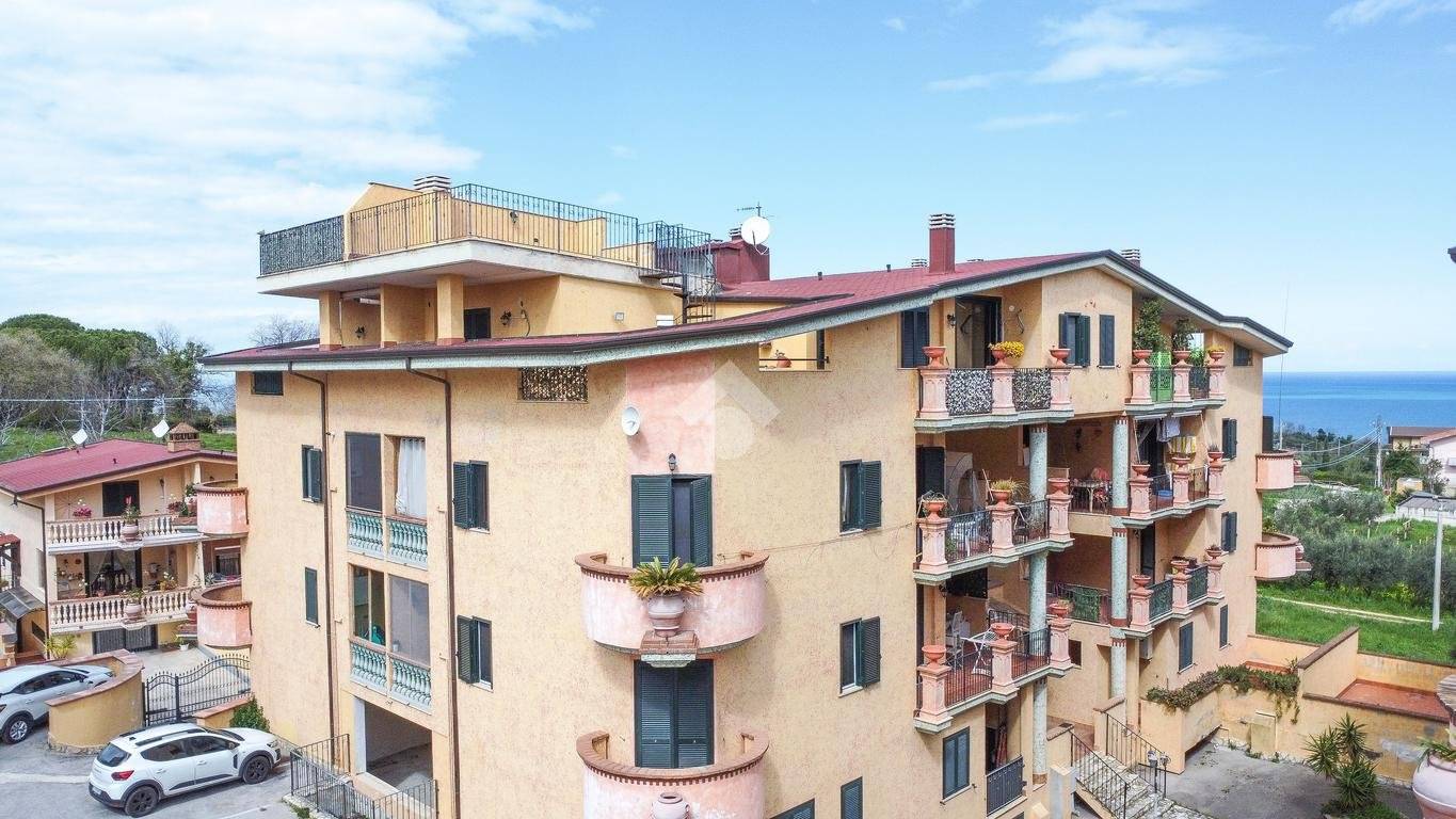 Apartamento de 3 dormitorios en Ortona, Italy No. 39757