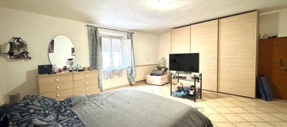 5 rooms Apartment in Ponsacco, Italy No. 20611 10