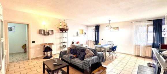 5 rooms Apartment in Ponsacco, Italy No. 20611 3