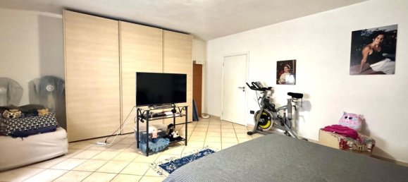 5 rooms Apartment in Ponsacco, Italy No. 20611 11