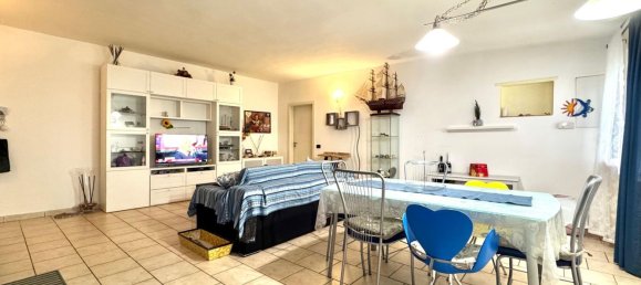 5 rooms Apartment in Ponsacco, Italy No. 20611 2