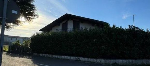 4-Zimmer Haus in Besana in Brianza, Italy, Nr. 7774 8