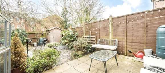 2 bedrooms House in London, United Kingdom No. 12930 3