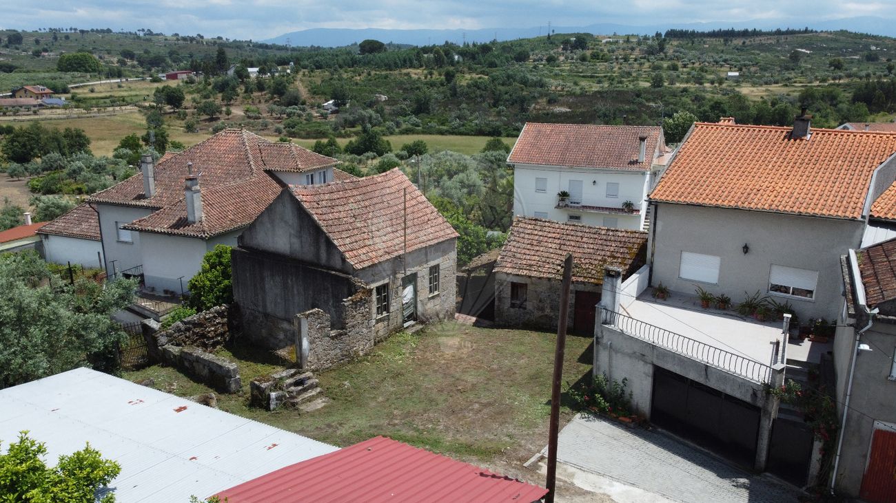 2 bedrooms House in Seia, Portugal No. 30409