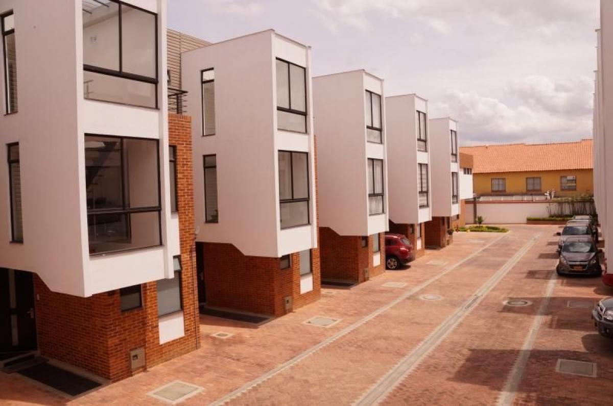 Casa de 3 dormitorios en Cundinamarca, Colombia No. 2846