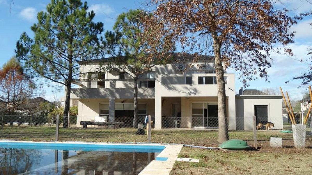 4 bedrooms House in Escobar, Argentina No. 98452