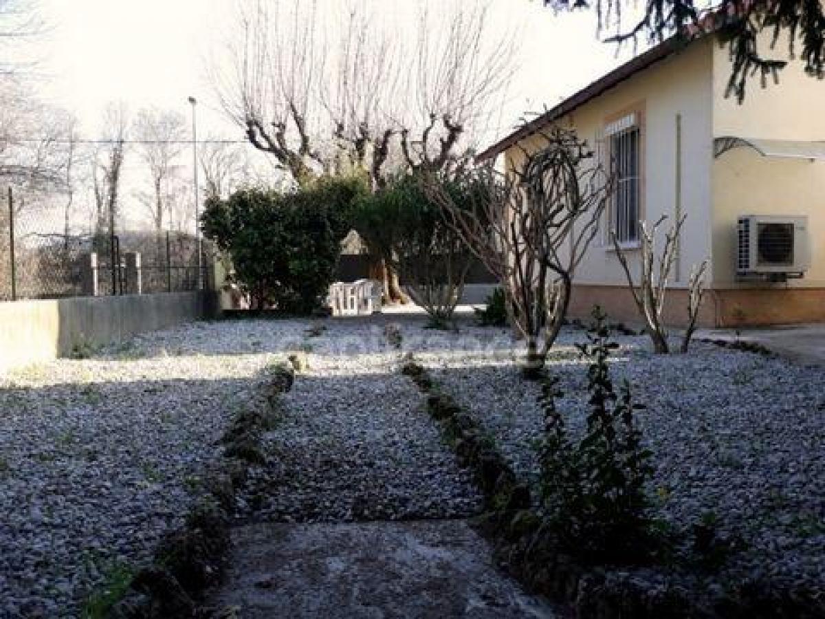 Casa de 2 dormitorios en Brignoles, France No. 11724
