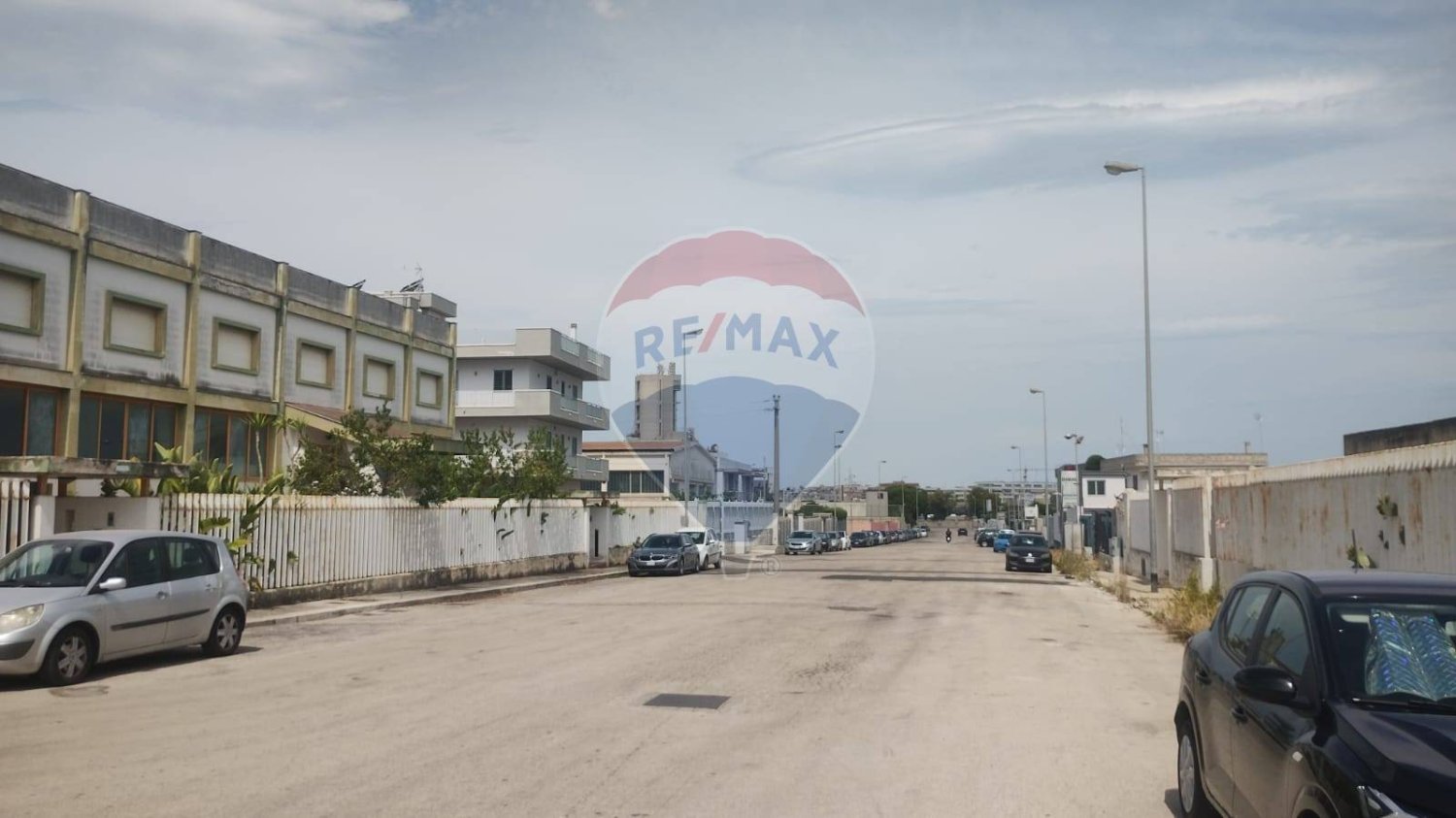  مستودع في Barletta, Italy 2000متر مربع رقم 298096