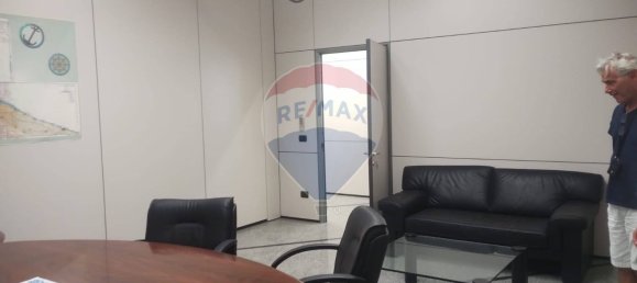 مستودع في Barletta, Italy 2000متر مربع رقم 298096 9