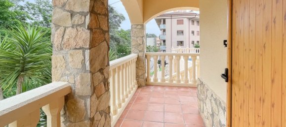 3 bedrooms Villa in Lloret de Mar, Spain No. 10748 3