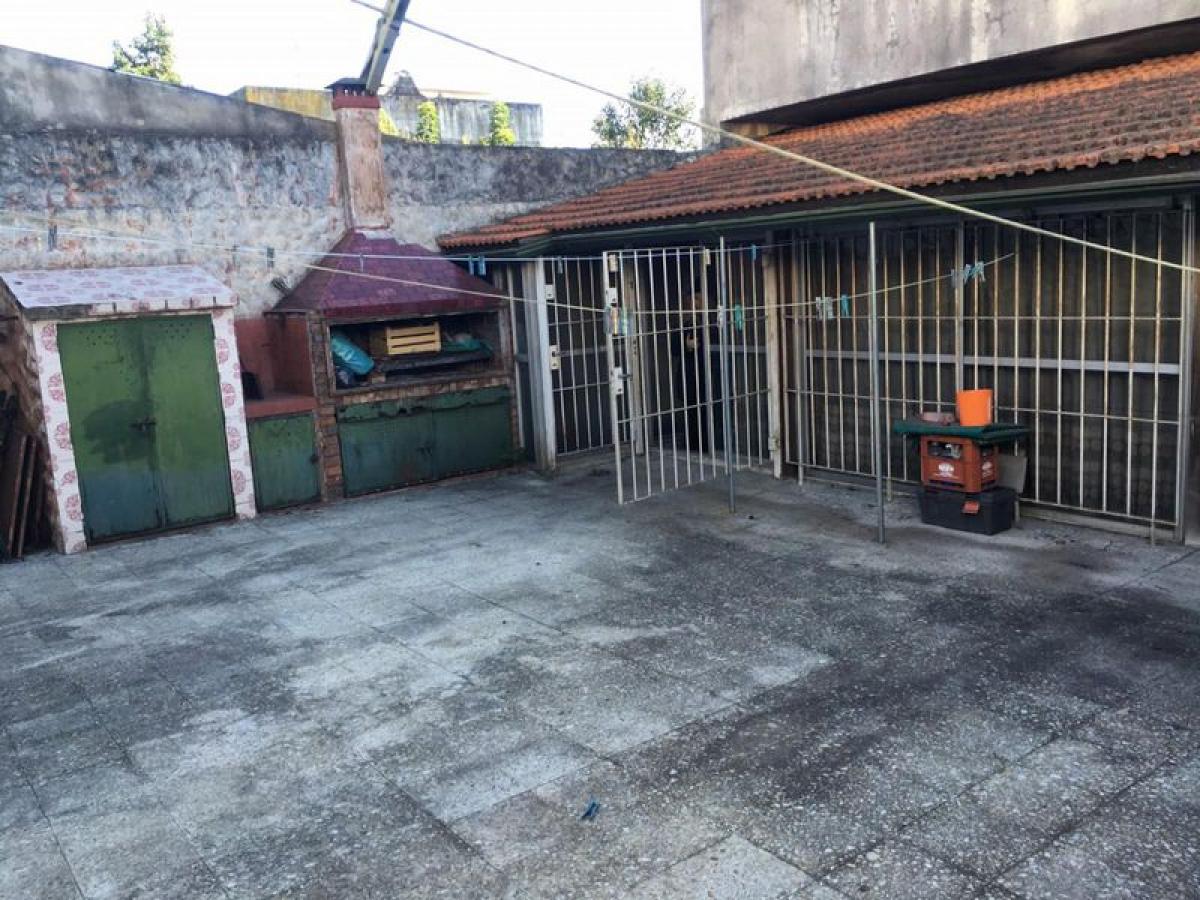 Casa de 4 dormitorios en Buenos Aires, Argentina No. 90672