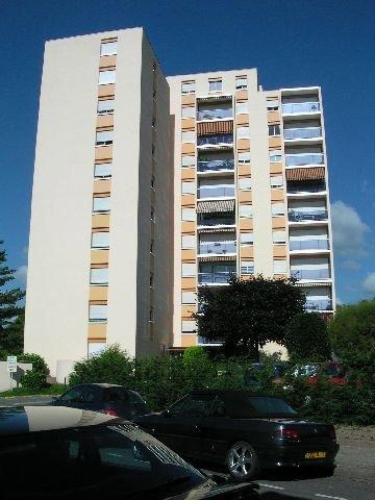 2 bedrooms Condo in Le Creusot, France No. 16009