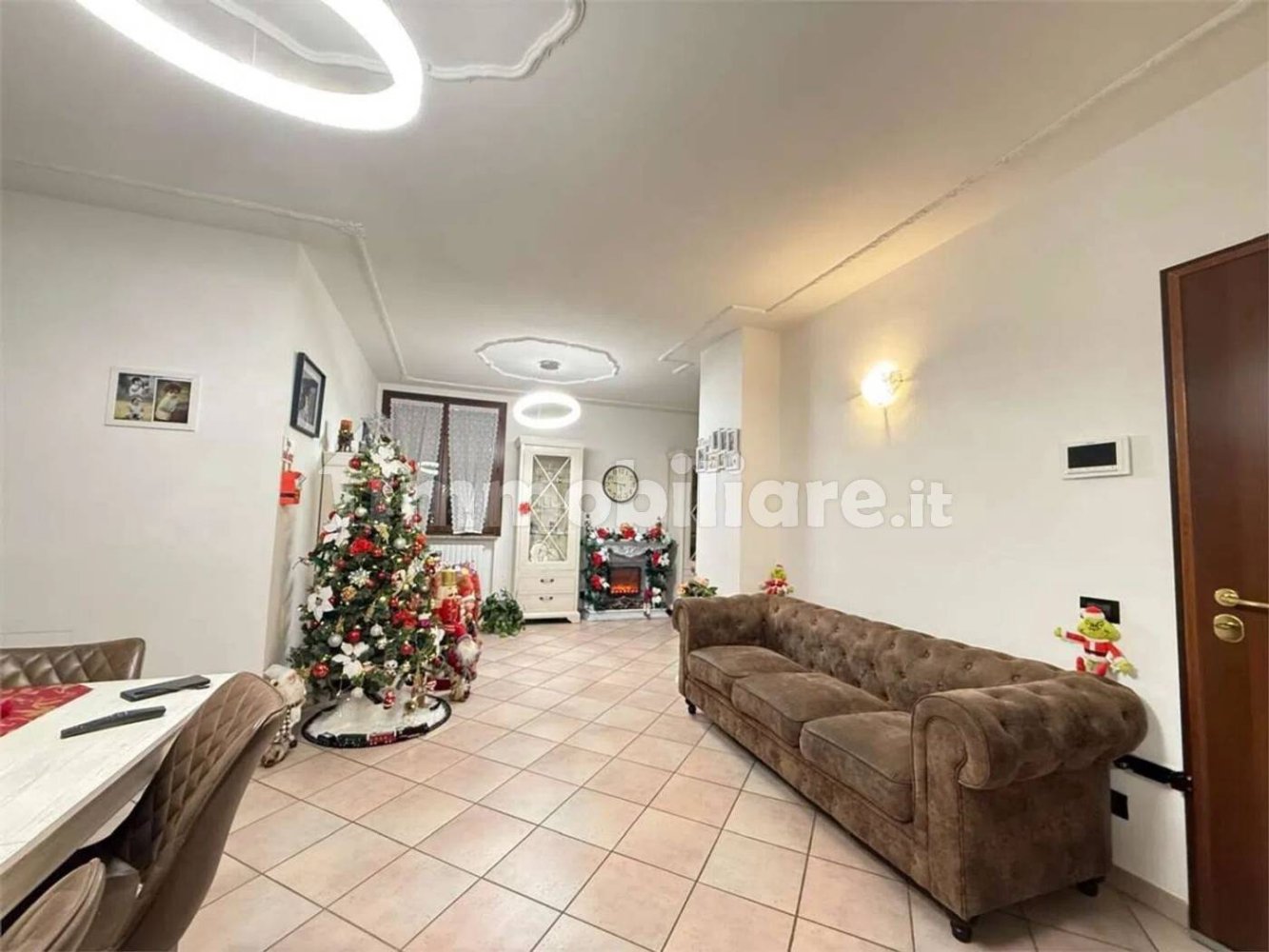 Apartamento de 4 dormitorios en Castellarano, Italy No. 226083