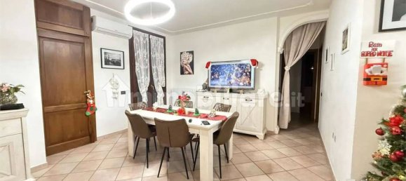 Apartamento de 4 dormitorios en Castellarano, Italy No. 226083 8