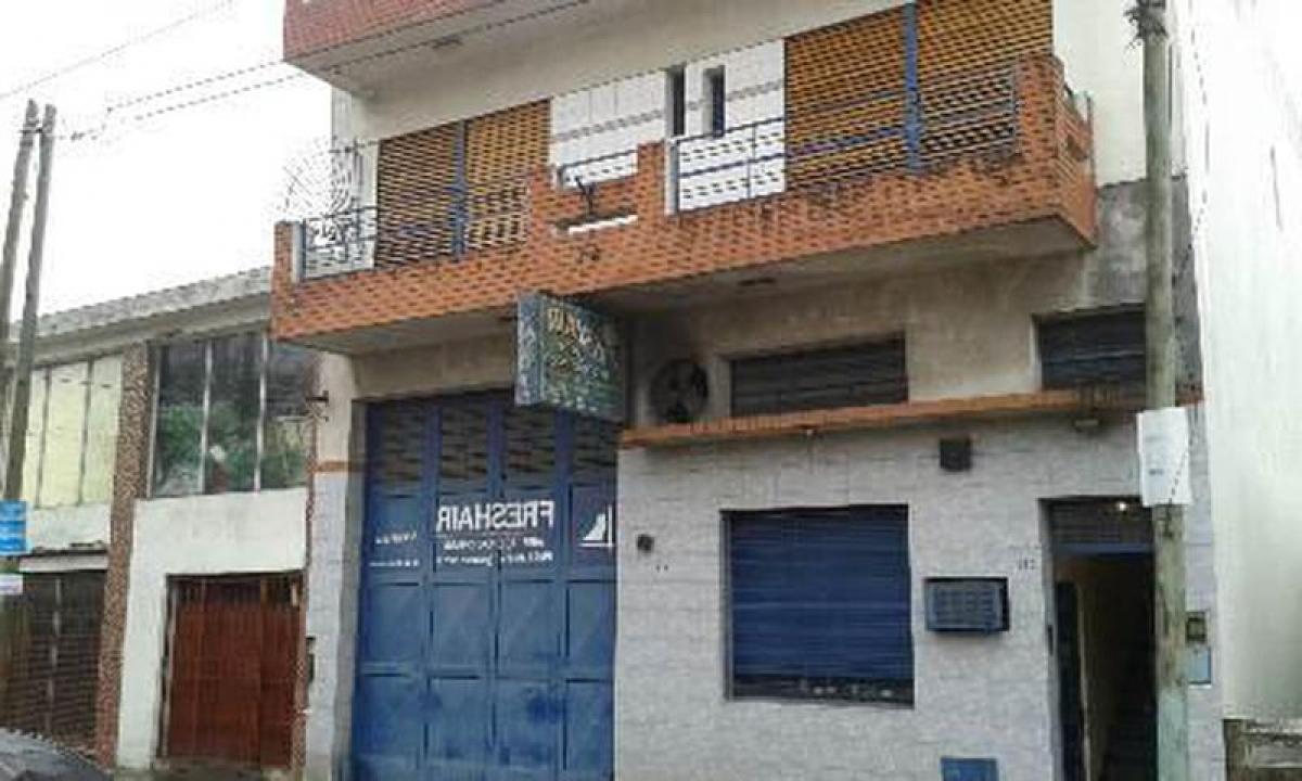 260m² Commercial property in Lanus, Argentina No. 26793