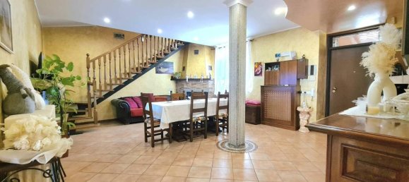 7 rooms Villa in Cerro Maggiore, Italy No. 167156 3