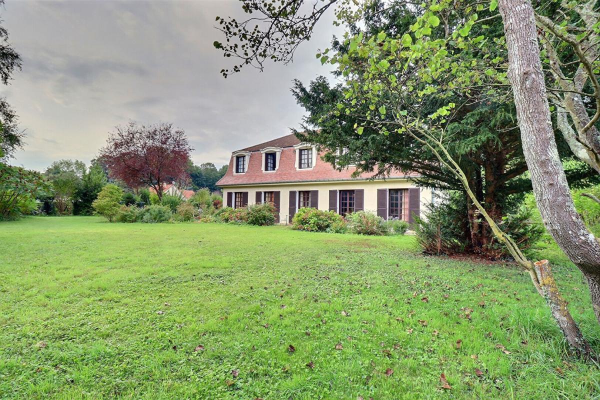 5 bedrooms House in Bassou, France No. 199371