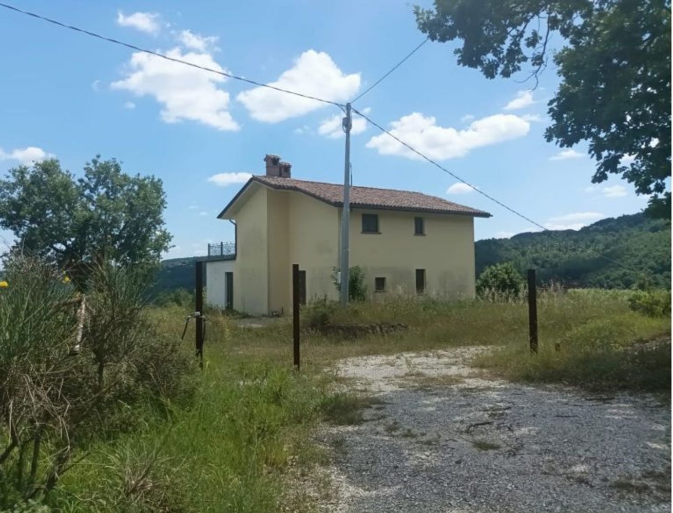 6 rooms Apartment in Gubbio, Italy No. 34783