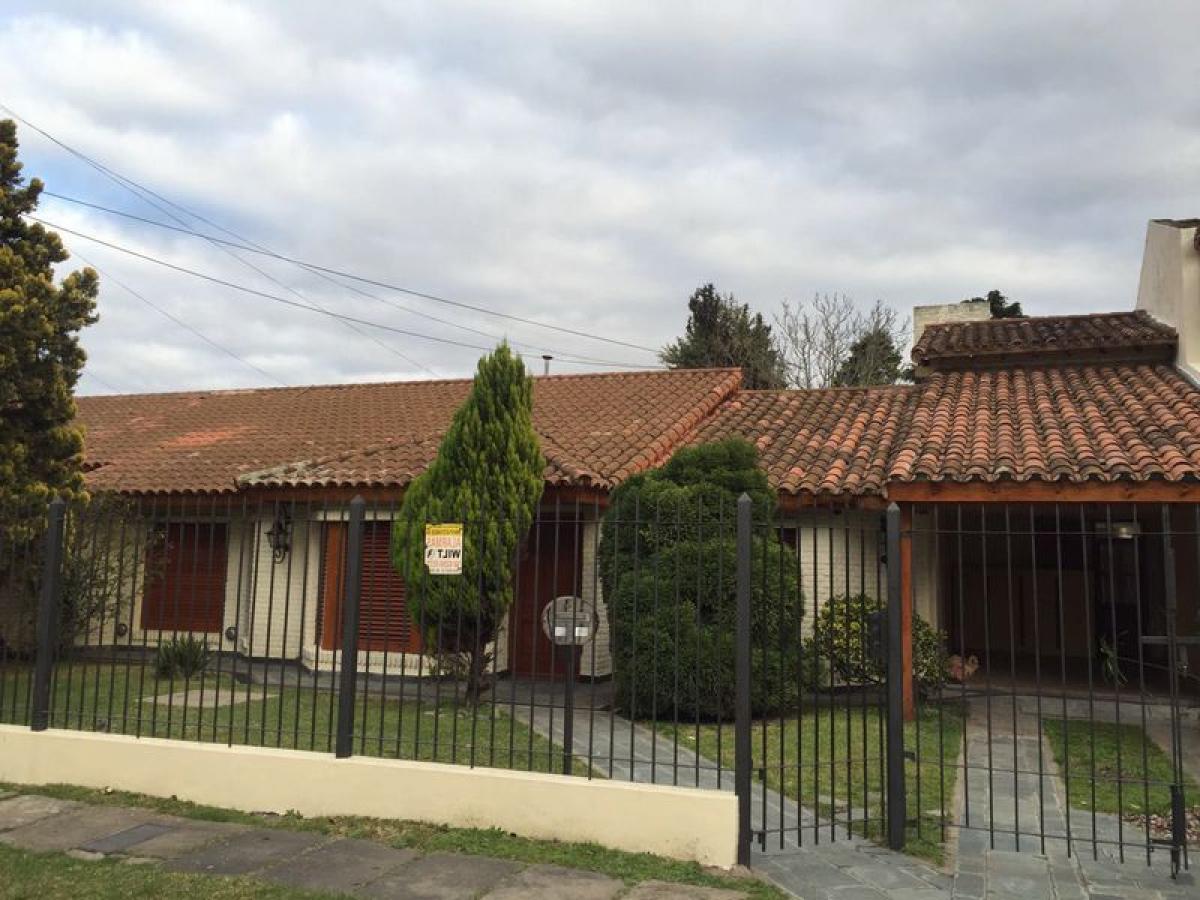 3 bedrooms House in Ezeiza, Argentina No. 53084