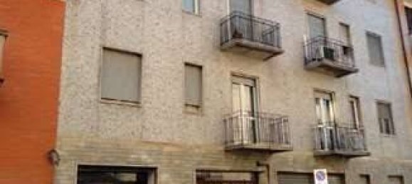 3 bedrooms Apartment in Novara, Italy No. 262027 2