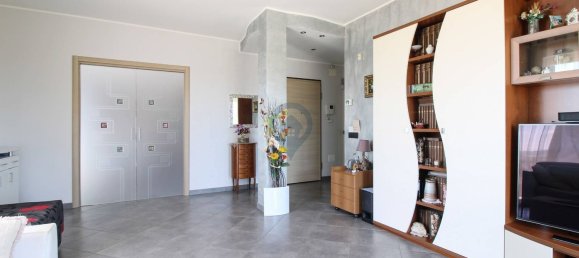 8 rooms House in Giulianova, Italy No. 183889 3