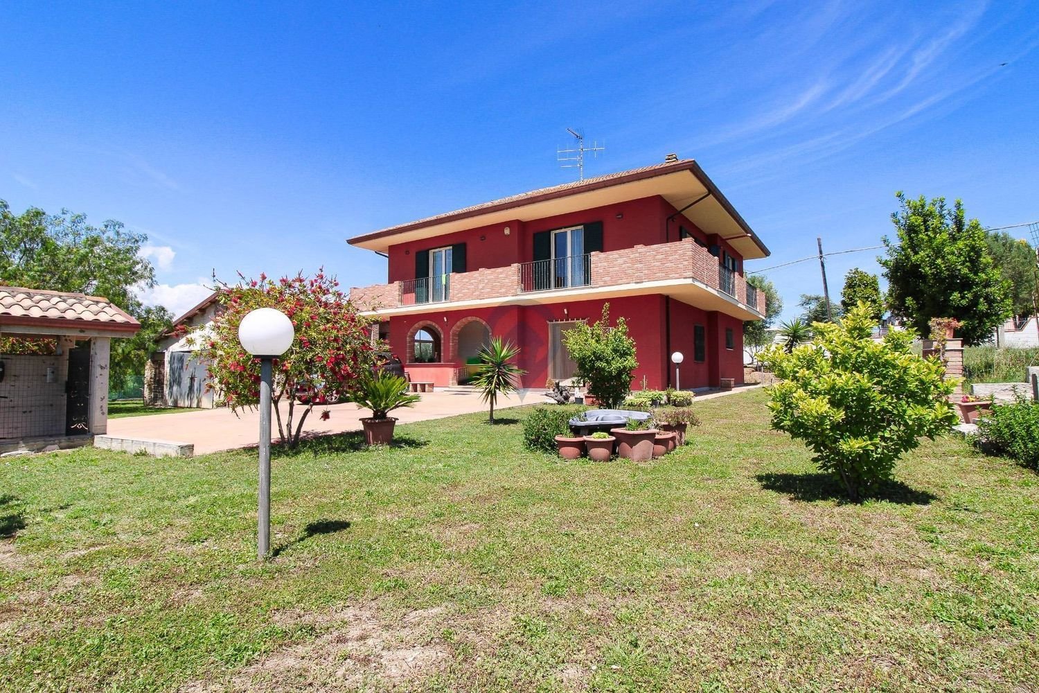 8 rooms House in Giulianova, Italy No. 183889