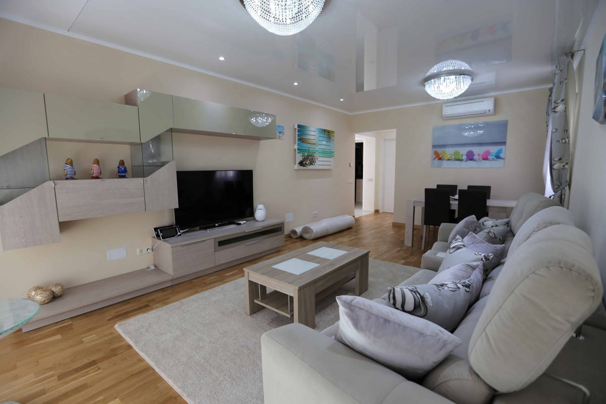 4 bedrooms Villa in Marbella, Spain No. 28163