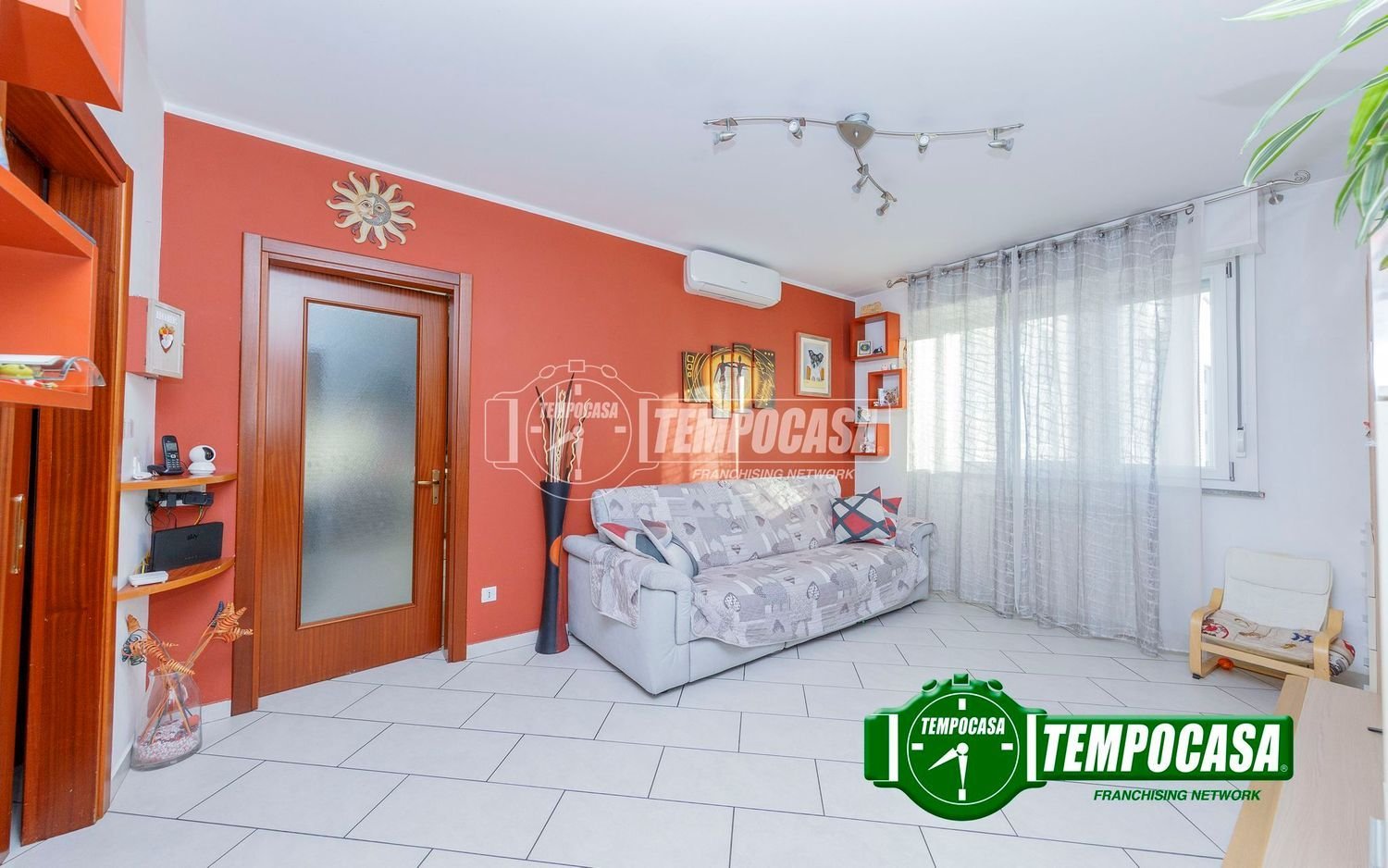 3-salle Appartement à Locate di Triulzi, Italy No. 284680