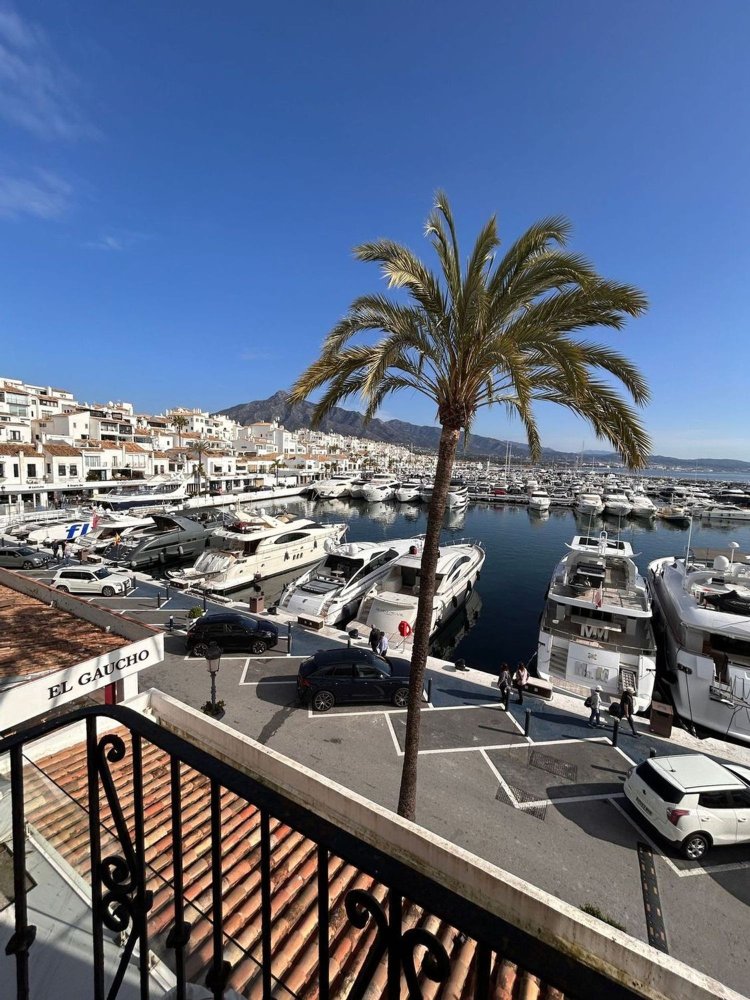 Gewerbliche Immobilie in Marbella, Spain 101m², Nr. 155759