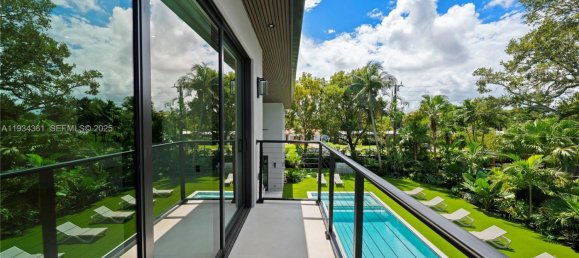 9 bedrooms Villa for sale in Miami, Miami-Dade, Florida, USA № 614664 3
