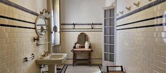 21 room Villa in Legnano, Italy No. 49928 25