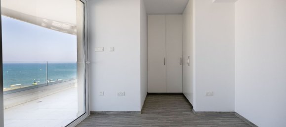 4 bedrooms Apartment in Larnaca, Cyprus No. 22230 7