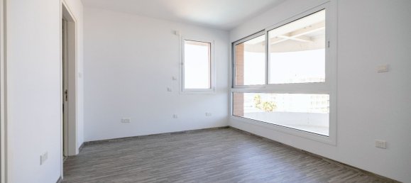 4 bedrooms Apartment in Larnaca, Cyprus No. 22230 8