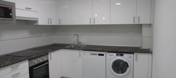 2 bedrooms Apartment in Zaragoza, Spain No. 182434 2