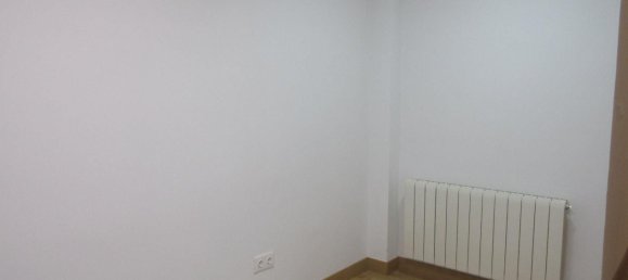 2 bedrooms Apartment in Zaragoza, Spain No. 182434 4