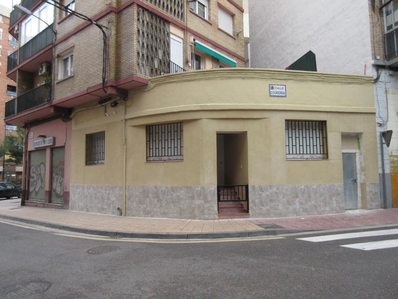 2 bedrooms Apartment in Zaragoza, Spain No. 182434