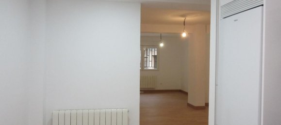 2 bedrooms Apartment in Zaragoza, Spain No. 182434 6