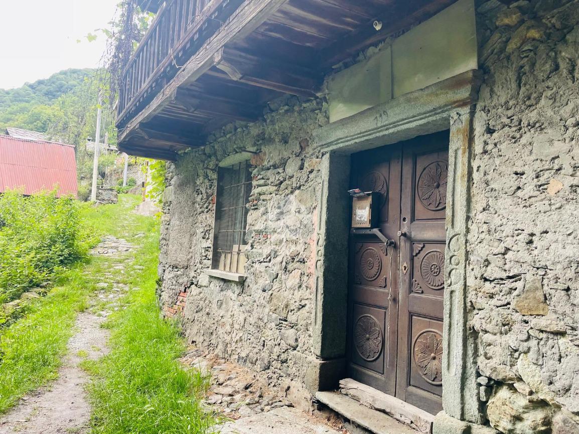 8 rooms House in Viù, Italy No. 8051