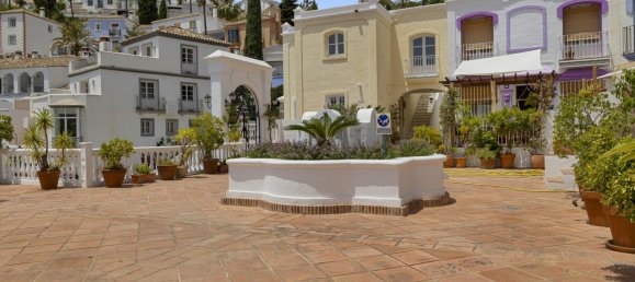 3 bedrooms Townhouse in La Quinta, Spain No. 30734 3