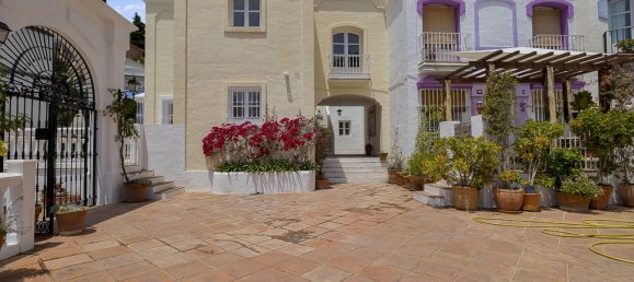 3 bedrooms Townhouse in La Quinta, Spain No. 30734 9