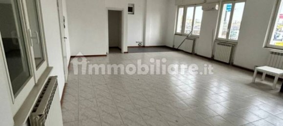 2-salle Entrepôt à Bergamo, Italy No. 279919 20