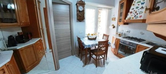 5 rooms Apartment in Rome, Italy No. 258980 2